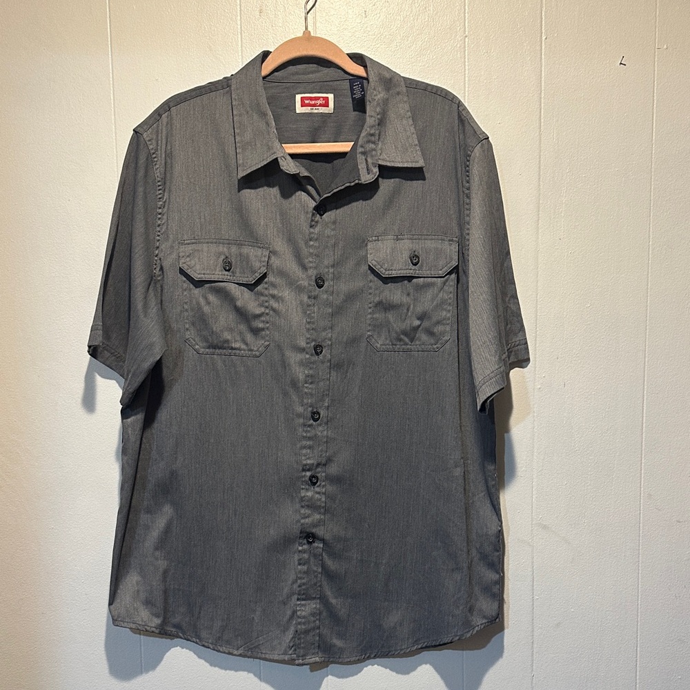 Men’s Wrangler shirt size L work style shirt